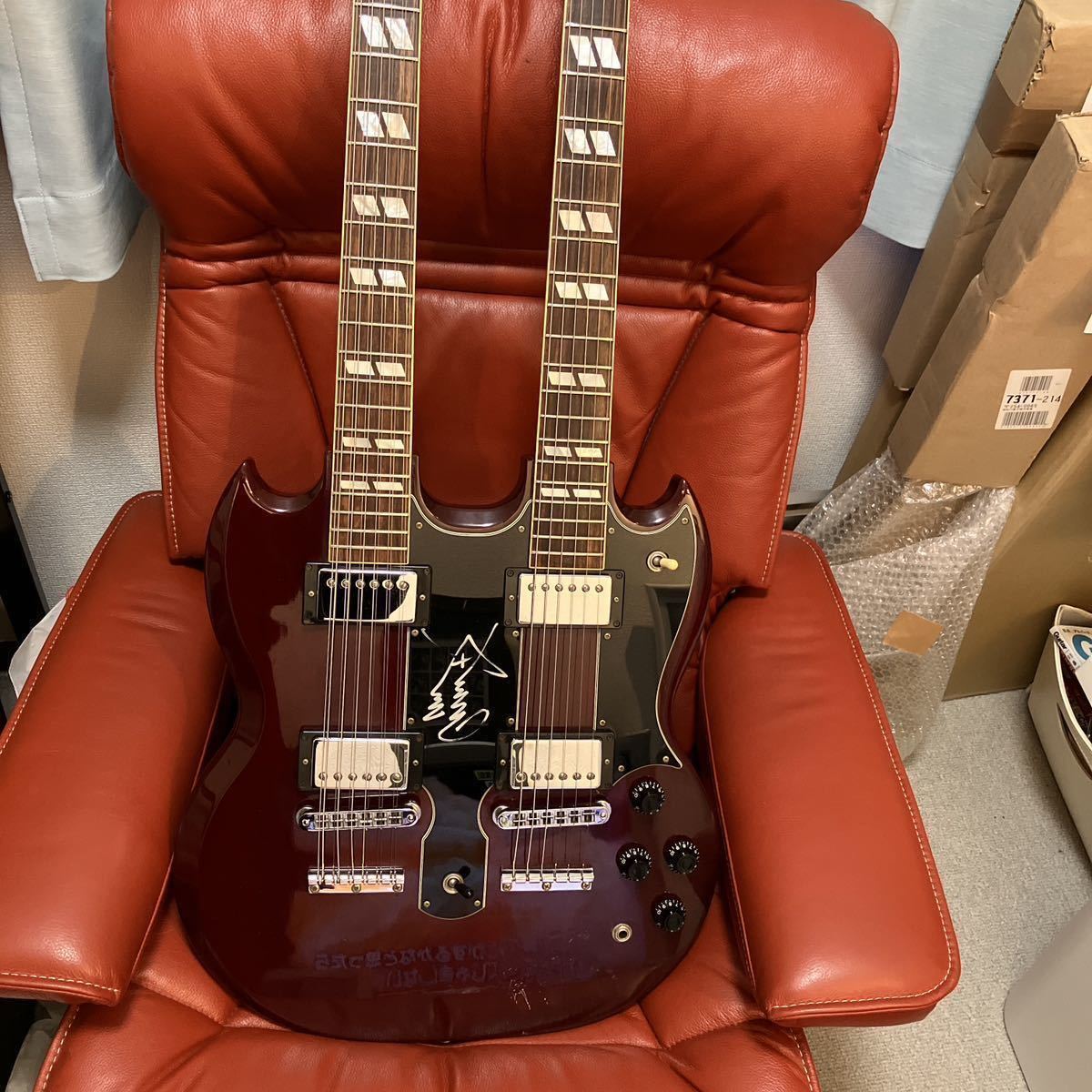 早いもの勝ち!ジミーペイジ直筆サイン入り コレクションケース+多数おまけ ダブルネック Jimmy Page 入札制限あり_画像4