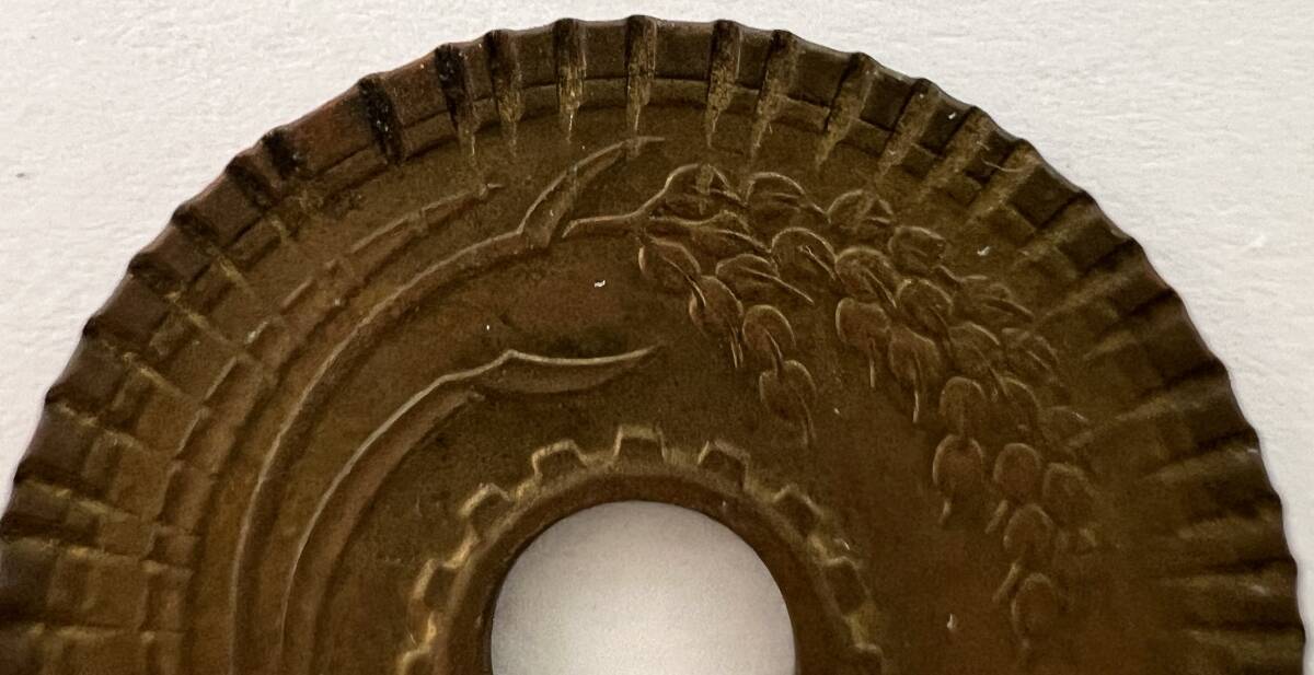 i5971A エラーコイン 昭和44年 5円 黄銅貨 硬貨 五円玉 ギザギザ エラー銭 古銭 日本国_画像3