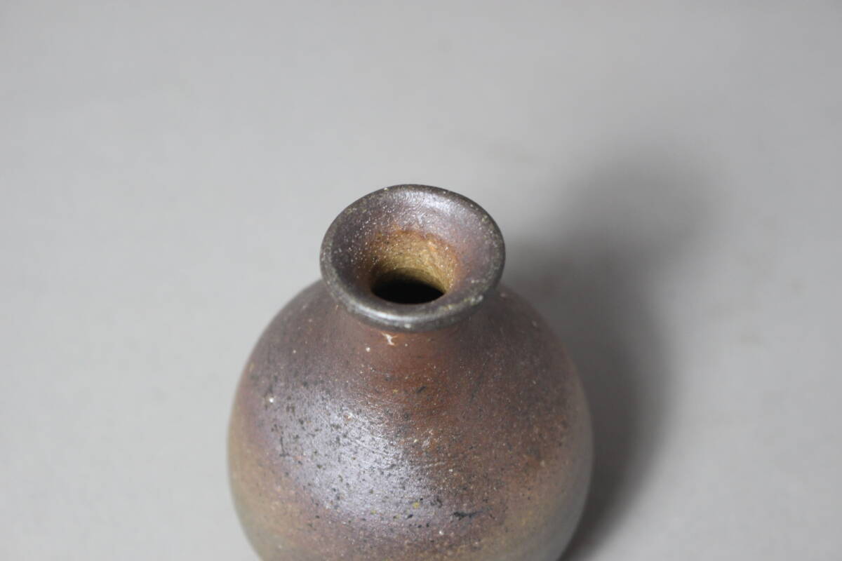 . обжиг в печи Bizen . подлинный один . произведение Mini бутылочка для сакэ ваза ваза для цветов Mini цветок входить .... луговые и горные травы новый товар mini