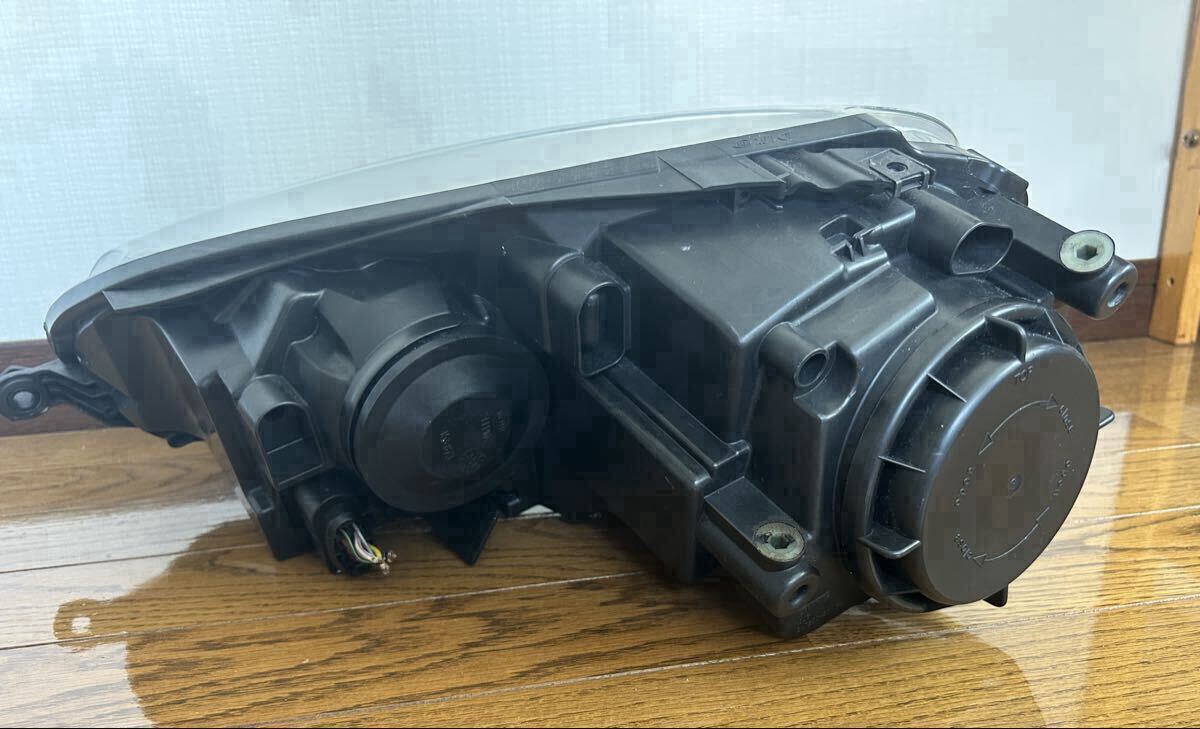 VW フォルクワーゲン　ゴルフ5 右側ヘッドライト　USED_画像3