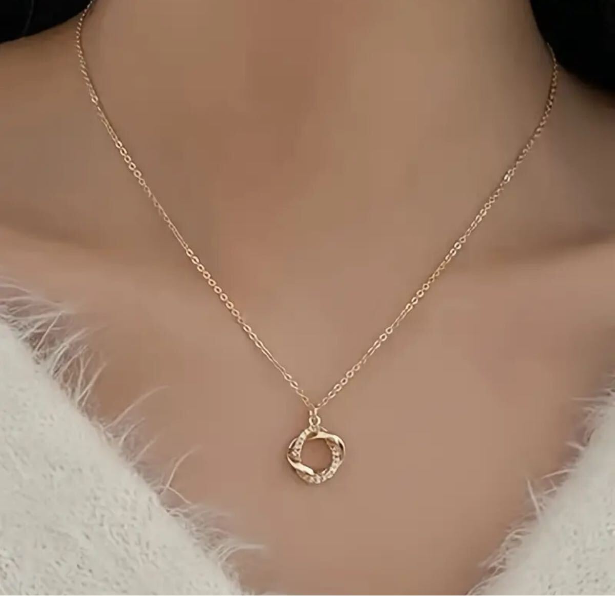 ゴールド ネックレス 捻りリング_画像1