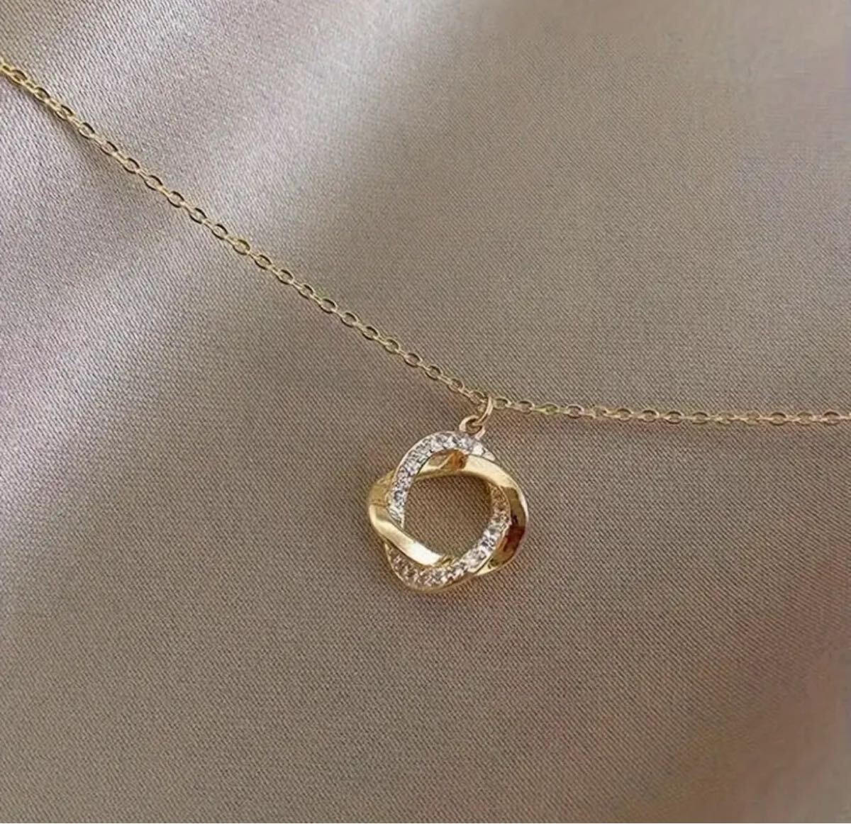 ゴールド ネックレス 捻りリング_画像3