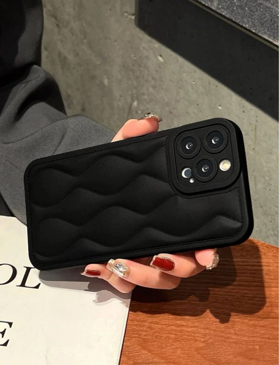 iPhoneケース　iPhone11専用　iPhone12専用　ウェーブ　うねうね　ブラック　シンプル_画像3