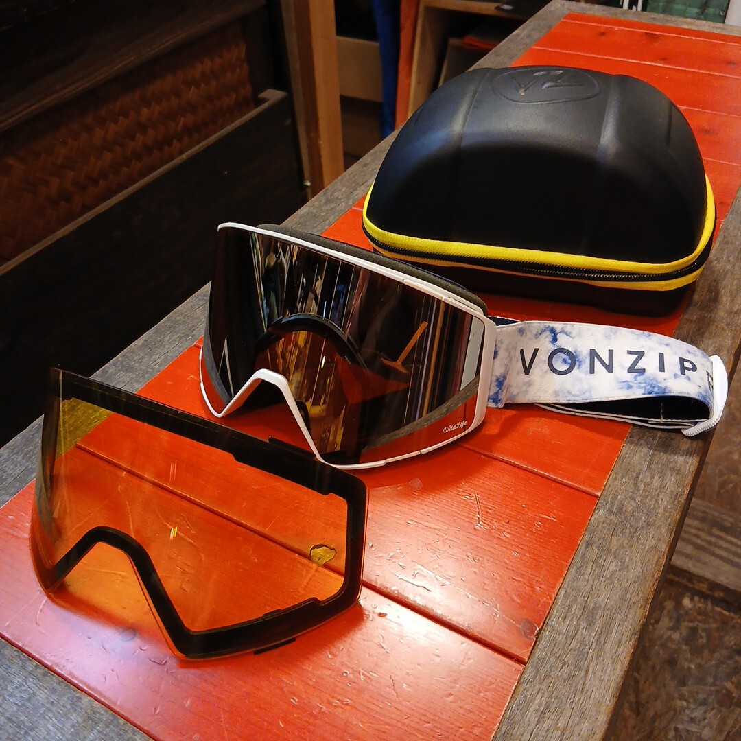VONZIPPERスノーゴーグルシルバーミラーワンタッチ交換レンズクラアーイエローケース付き委託品#ボンジッパー#VONZIPPERスノーボードスキー_画像4