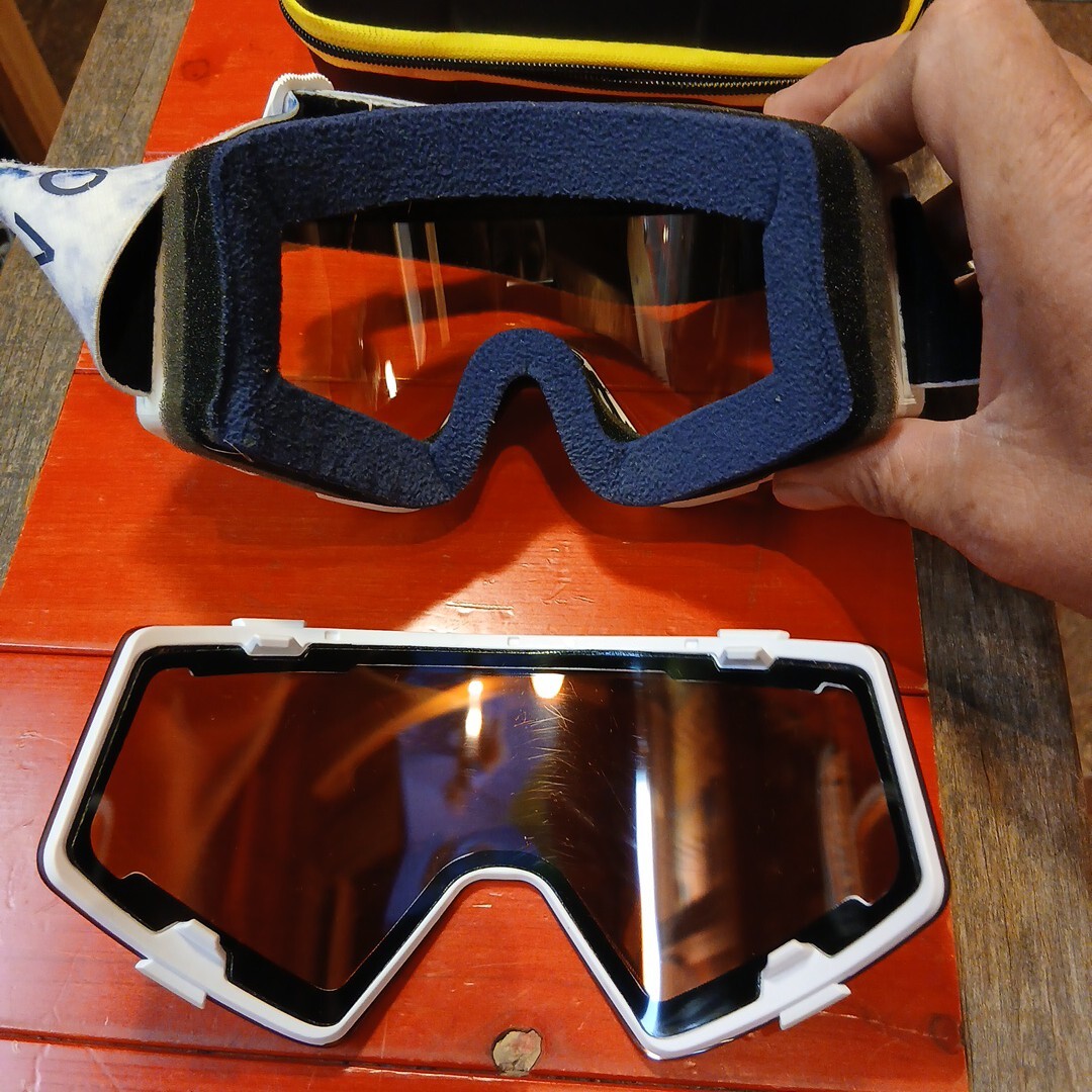 VONZIPPERスノーゴーグルシルバーミラーワンタッチ交換レンズクラアーイエローケース付き委託品#ボンジッパー#VONZIPPERスノーボードスキー_画像9