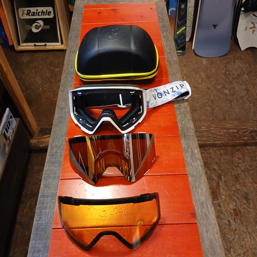 VONZIPPERスノーゴーグルシルバーミラーワンタッチ交換レンズクラアーイエローケース付き委託品#ボンジッパー#VONZIPPERスノーボードスキー_画像10