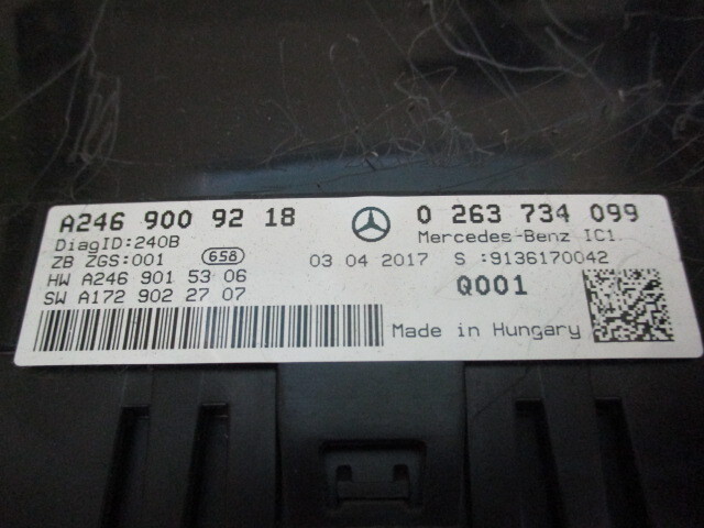 ■BENZ B180　W246　2018年　メーター　スピードメーター　タコメーター　純正 管理番号12019■_画像6