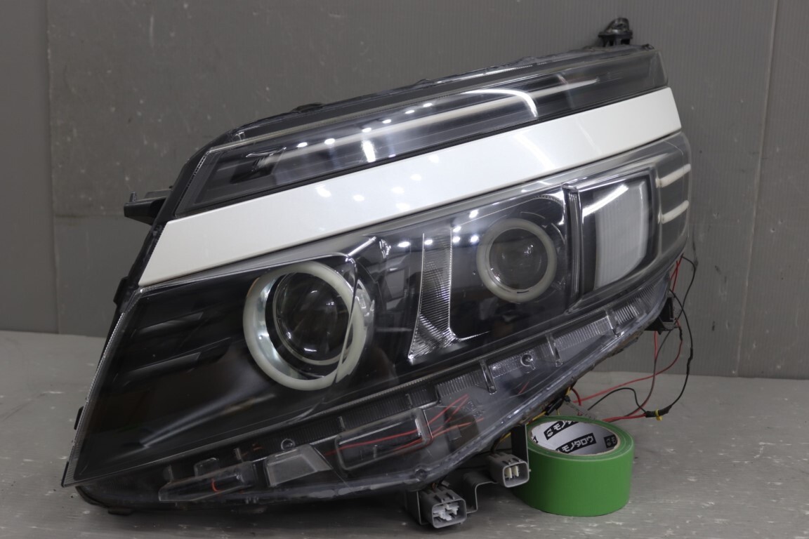 ヴォクシー ZS VOXY (ZRR80 ZRR80W-BPXSP) 純正 左 LED ヘッドライト 81150-28D00 レべ キセノン 070 ヘッドランプ 動作保証 p056685_画像1