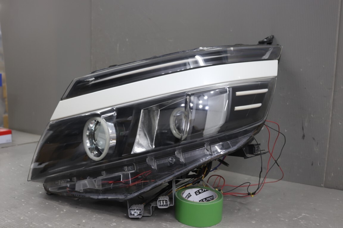 ヴォクシー ZS VOXY (ZRR80 ZRR80W-BPXSP) 純正 左 LED ヘッドライト 81150-28D00 レべ キセノン 070 ヘッドランプ 動作保証 p056685_画像2