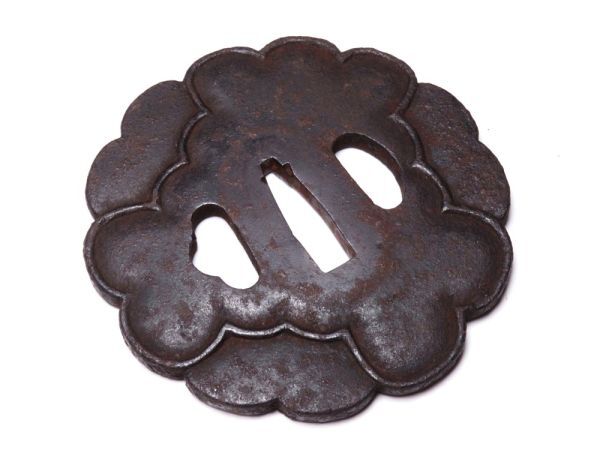 [12006] Edo времена ~ Meiji период меч принадлежности металлический земля три лист гравюра гарда меча ( осмотр / доспехи / меч /.)( первый товар * покупка товар )