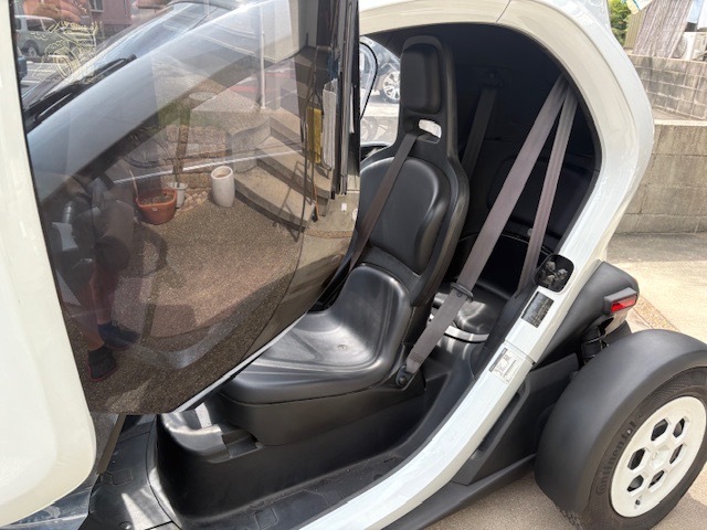 ほぼ新車の様な距離　614km！希少な電動モビリティRENAULT TWIZY ルノー トゥイージー　後期　訳あり　奇跡の距離_画像3