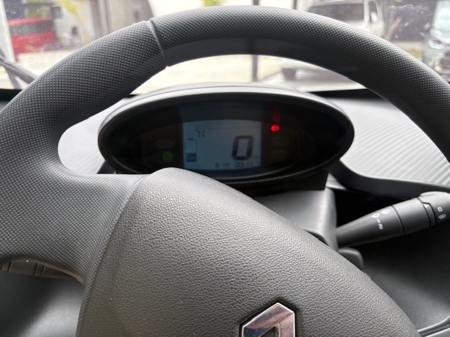 ほぼ新車の様な距離　614km！希少な電動モビリティRENAULT TWIZY ルノー トゥイージー　後期　訳あり　奇跡の距離_画像4