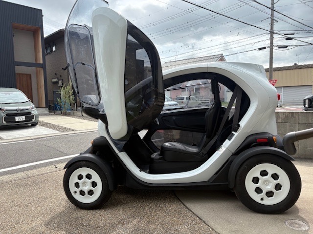 ほぼ新車の様な距離　614km！希少な電動モビリティRENAULT TWIZY ルノー トゥイージー　後期　訳あり　奇跡の距離_画像5