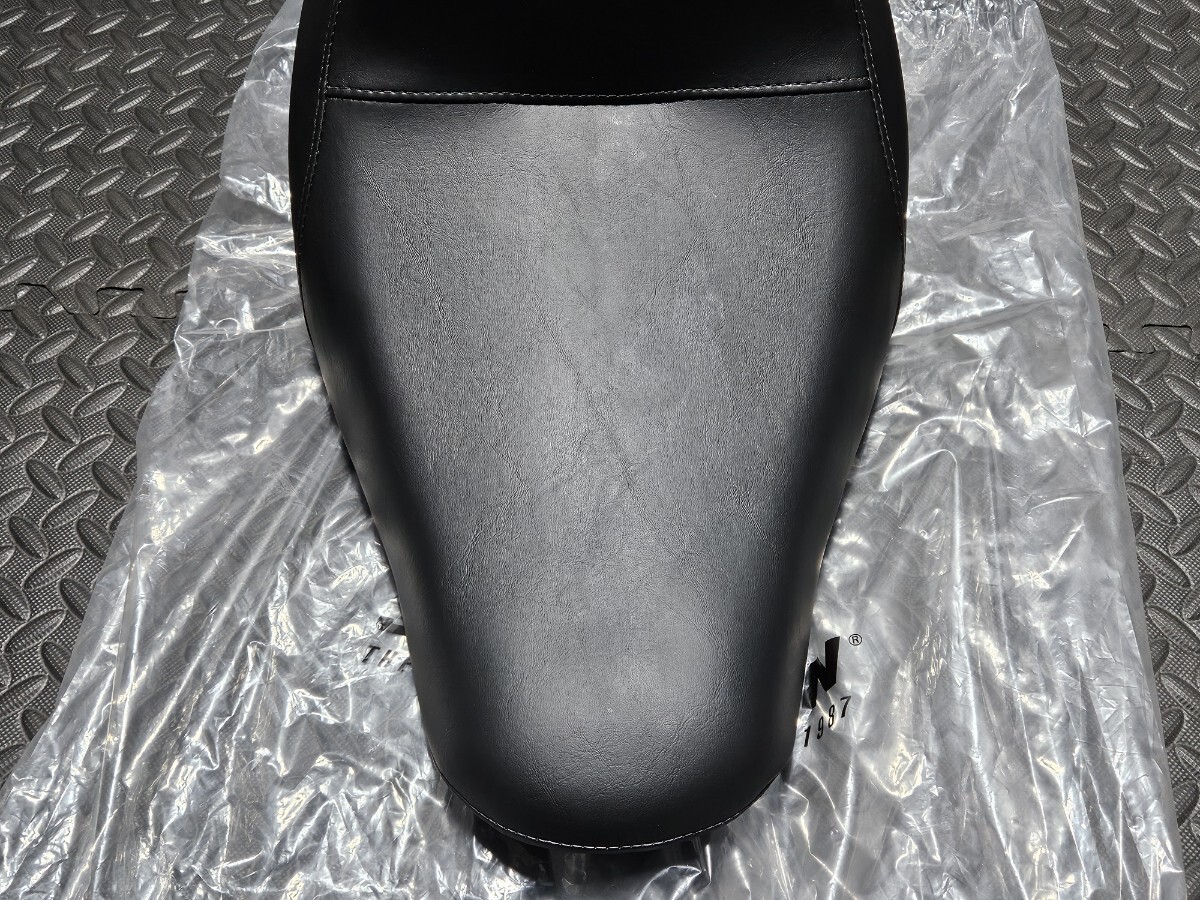◆美品◆ Harley-Davidson(ハーレーダビッドソン) FXLRS／FXLRST ローライダーS 純正 フロントシート 前側シート 品番:P52000496_画像3