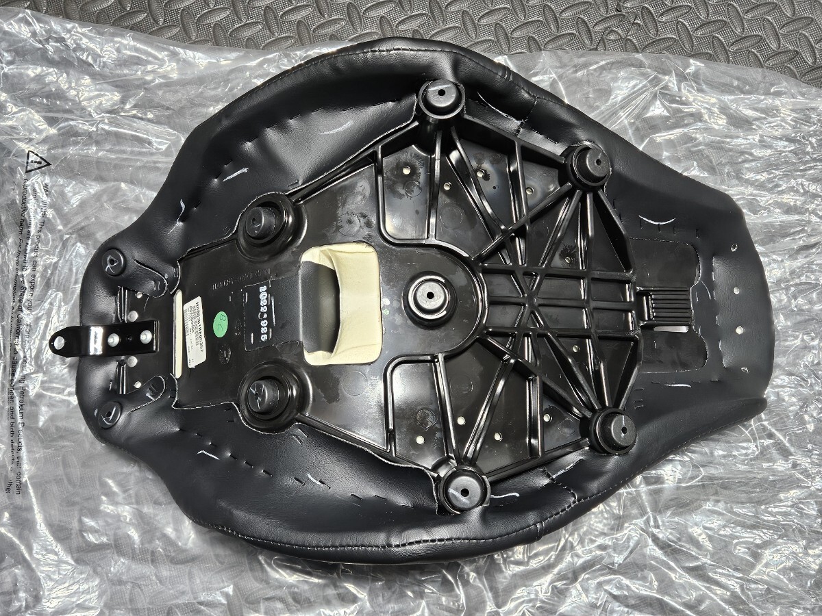 ◆美品◆ Harley-Davidson(ハーレーダビッドソン) FXLRS／FXLRST ローライダーS 純正 フロントシート 前側シート 品番:P52000496_画像8