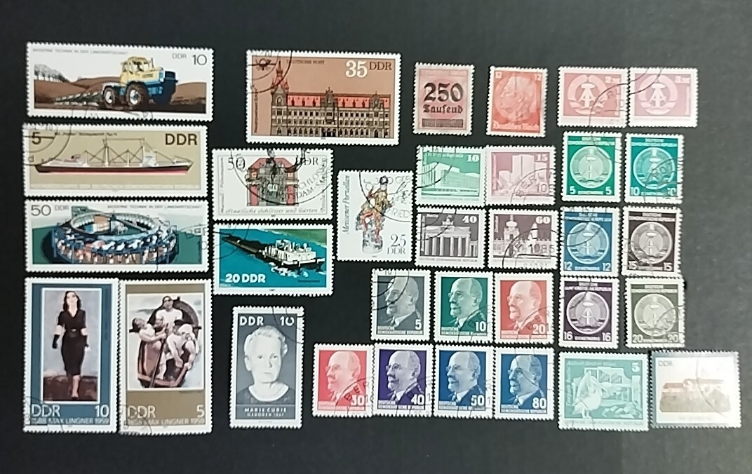 東ドイツの古い切手 33枚　外国切手 加刷切手　DEUTSCHES REICH / DDR / DEUTSCHE DEMOKRATISCHE REPUBLIK　東独 建物 船 トラック_画像1