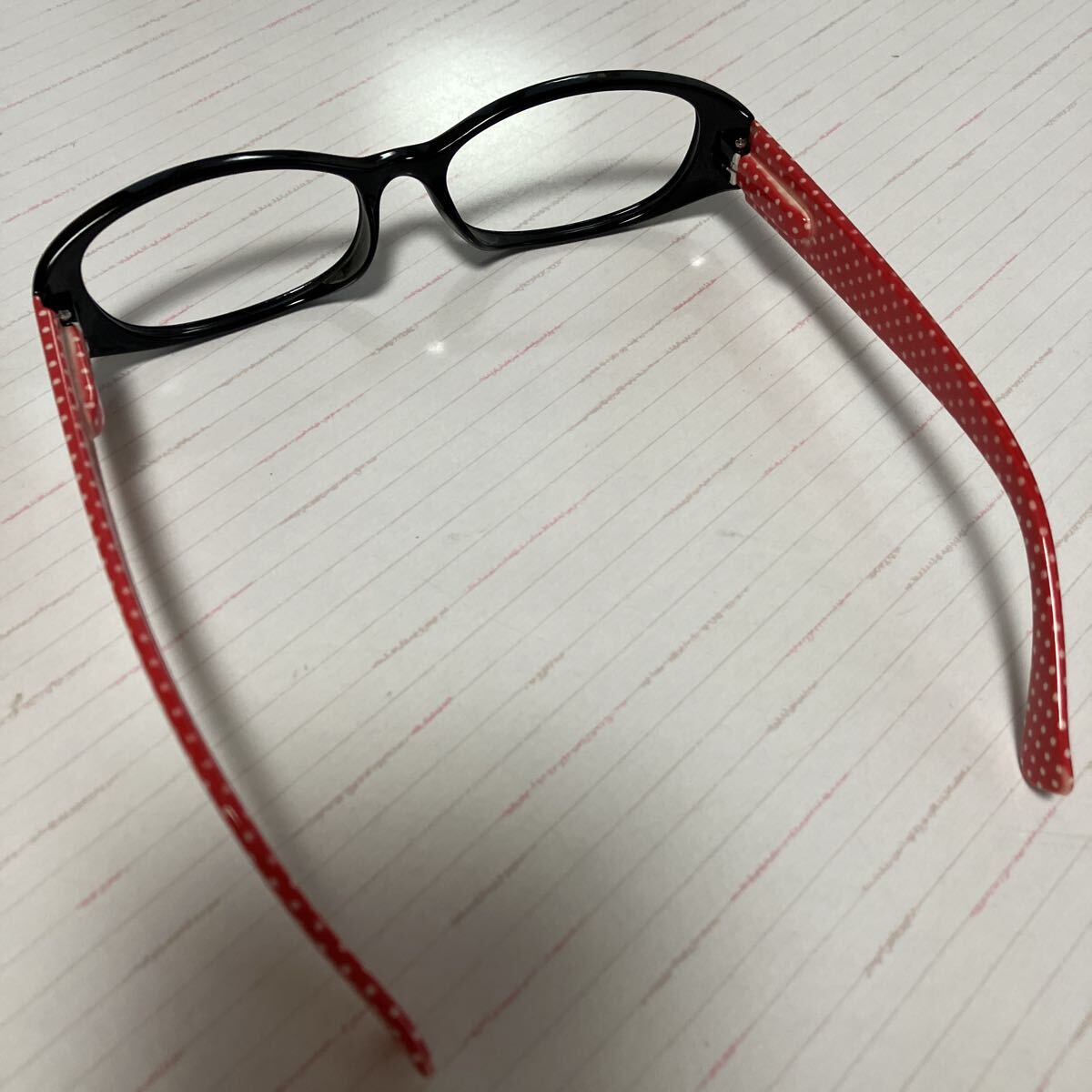メガネ 伊達メガネ ※中古品 ※レンズ無し ホコリ キズ 汚れ 色褪せ 眼鏡 めがね だて 赤系 軽量 おしゃれ キュート ミニーちゃん柄_画像2