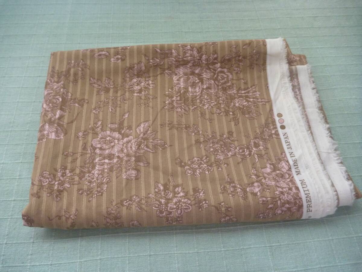 ■ YUWA シックな薔薇柄 1.7M以上の画像1