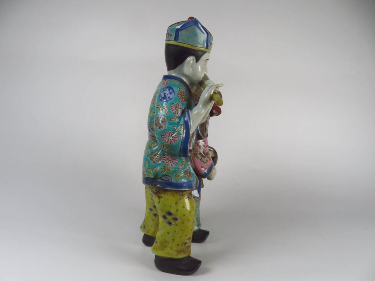 旧家整理品 中国古美術 粉彩 陶器人形 獅子舞 笛吹 舞踊 時代物 色絵磁器 置物 中国古玩 骨董品 古美術品 細密彫刻 高さ28.5cm【1013】_画像5