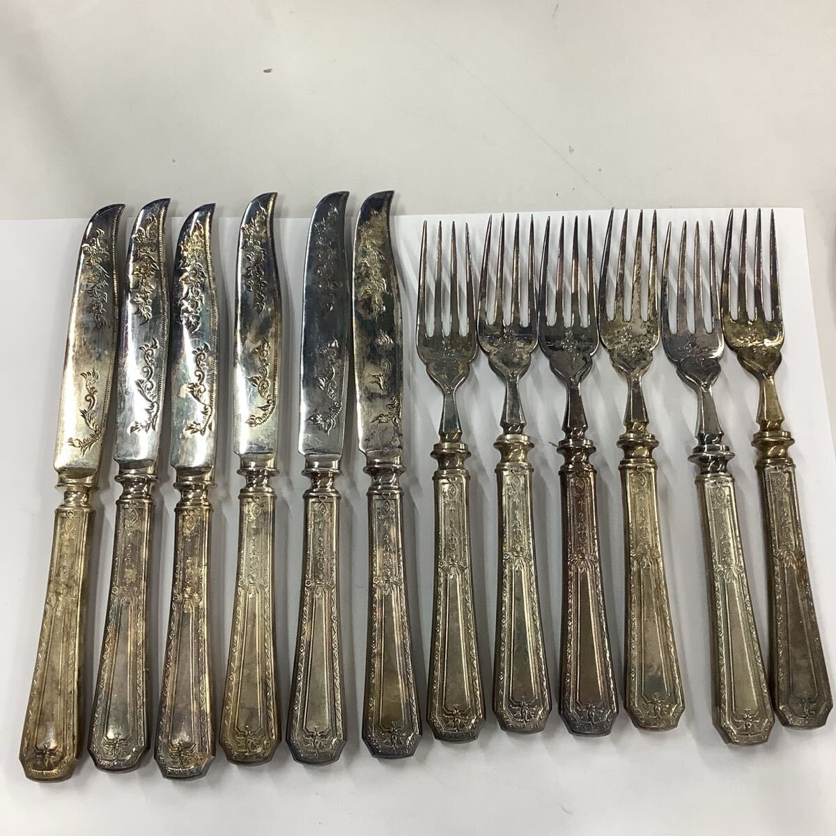 ●ユM37◎見事な彫刻装飾？　カトラリー　ナイフ・フォーク　12本まとめて◎_画像1