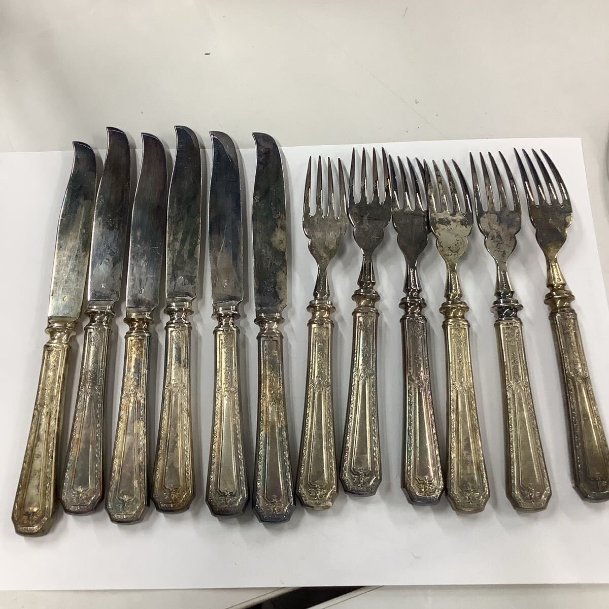 ●ユM37◎見事な彫刻装飾？　カトラリー　ナイフ・フォーク　12本まとめて◎_画像6