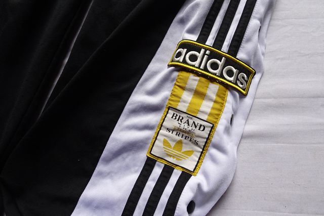 adidas/アディダス/ウォームアップパンツ/ジャージ素材/バスケ/脇白切替?黒3本ラインテープ/脇スナップボタン/ブラック/Lサイズ(10/15R7)