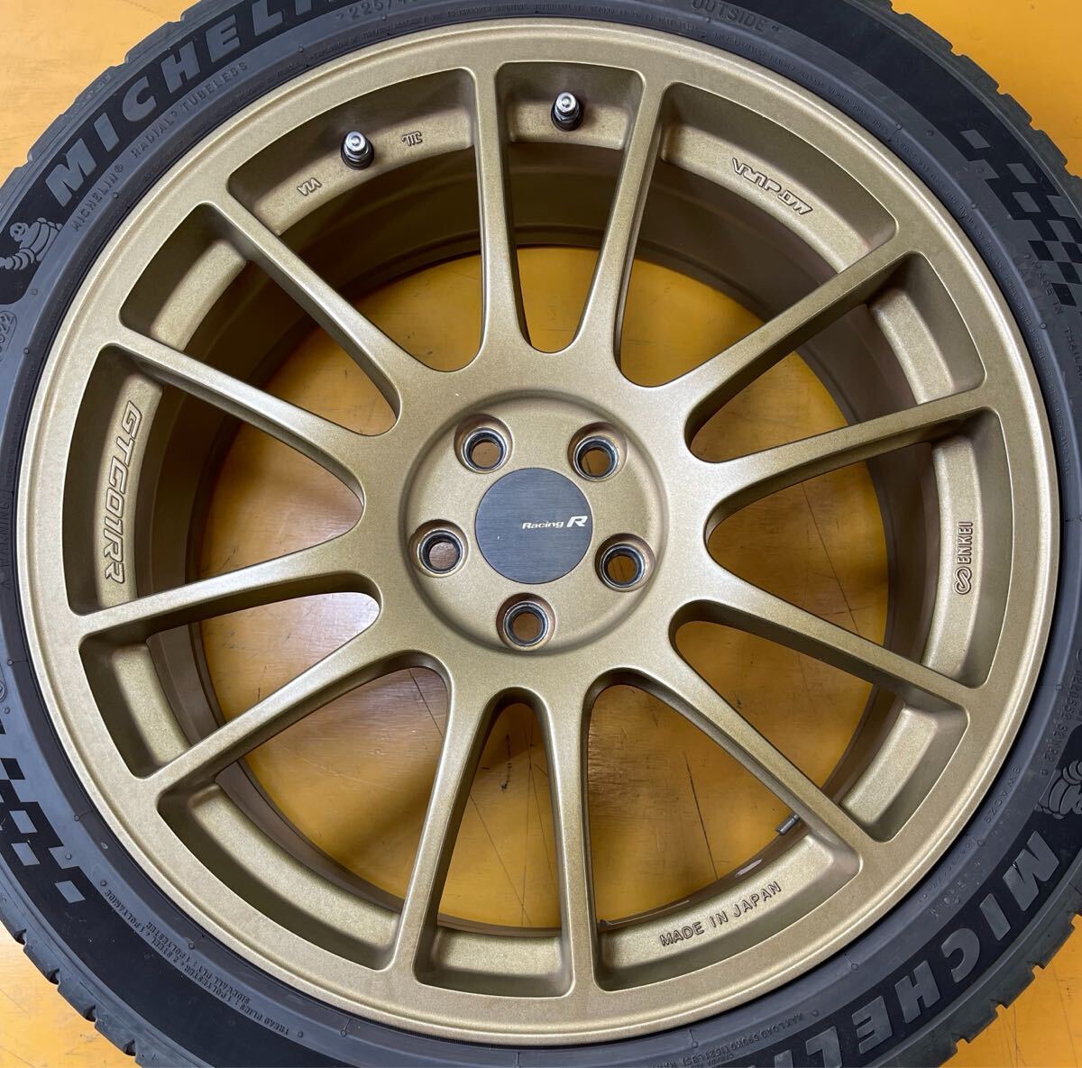 大人気　ENKEI Racing Revolution GTC01RR 18×7.5J +45 100/5 チタニウムゴールド　　ミシュラン　225/45/18タイヤ付き　お買い得_画像5