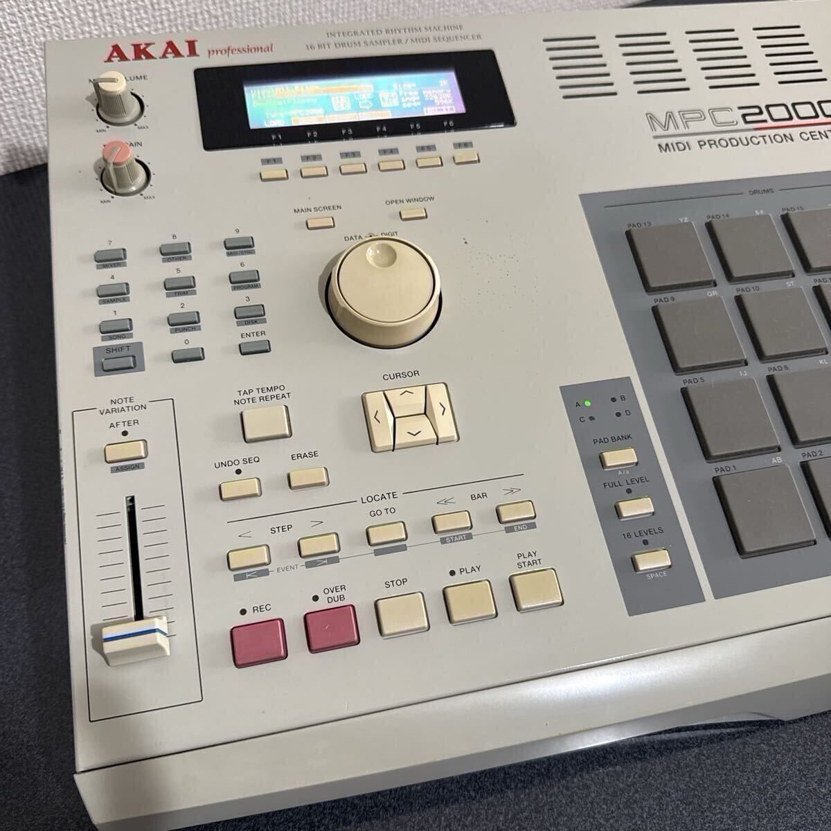 * AKAI MPC2000 новейший OS1.72 память 32MB рабочее состояние подтверждено!