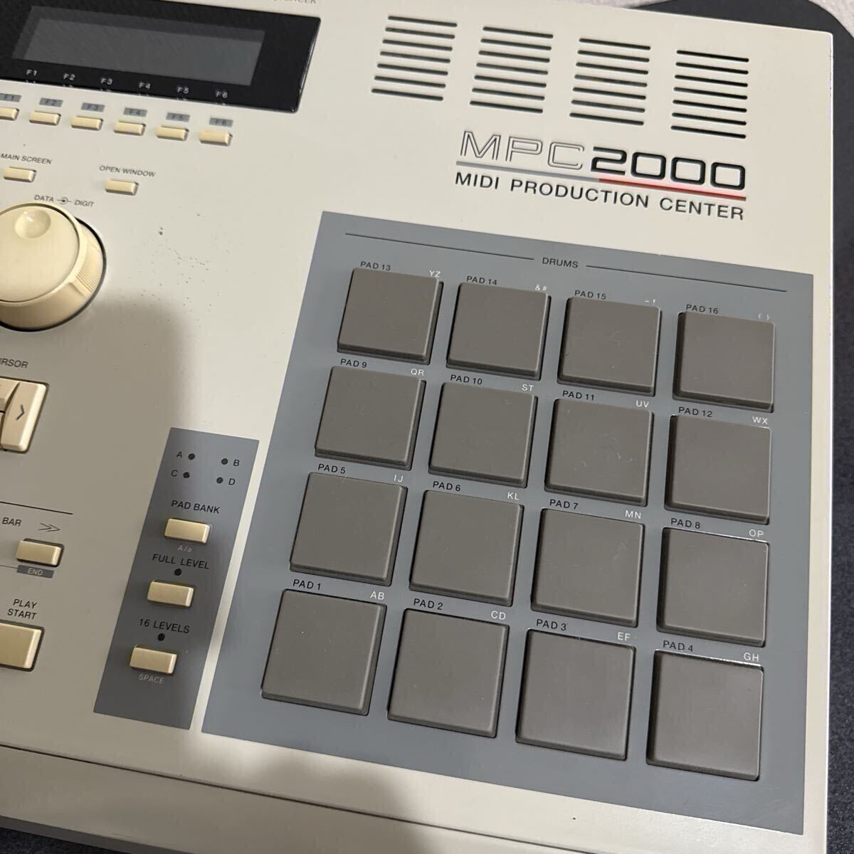 * AKAI MPC2000 новейший OS1.72 память 32MB рабочее состояние подтверждено!
