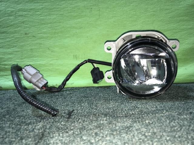  Tanto DBA-LA600S левая противотуманная фара KF-VET 1BS 114-11092