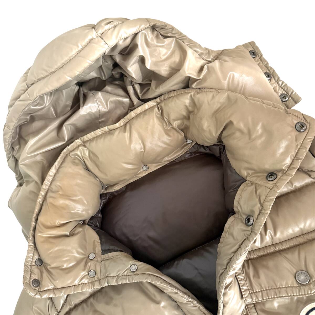 真冬の王者 大きいサイズ MONCLER モンクレール ダウンジャケット ダウン デカワッペン ワッペン ロゴ フード付 取外可 3 XL ベージュ_画像3