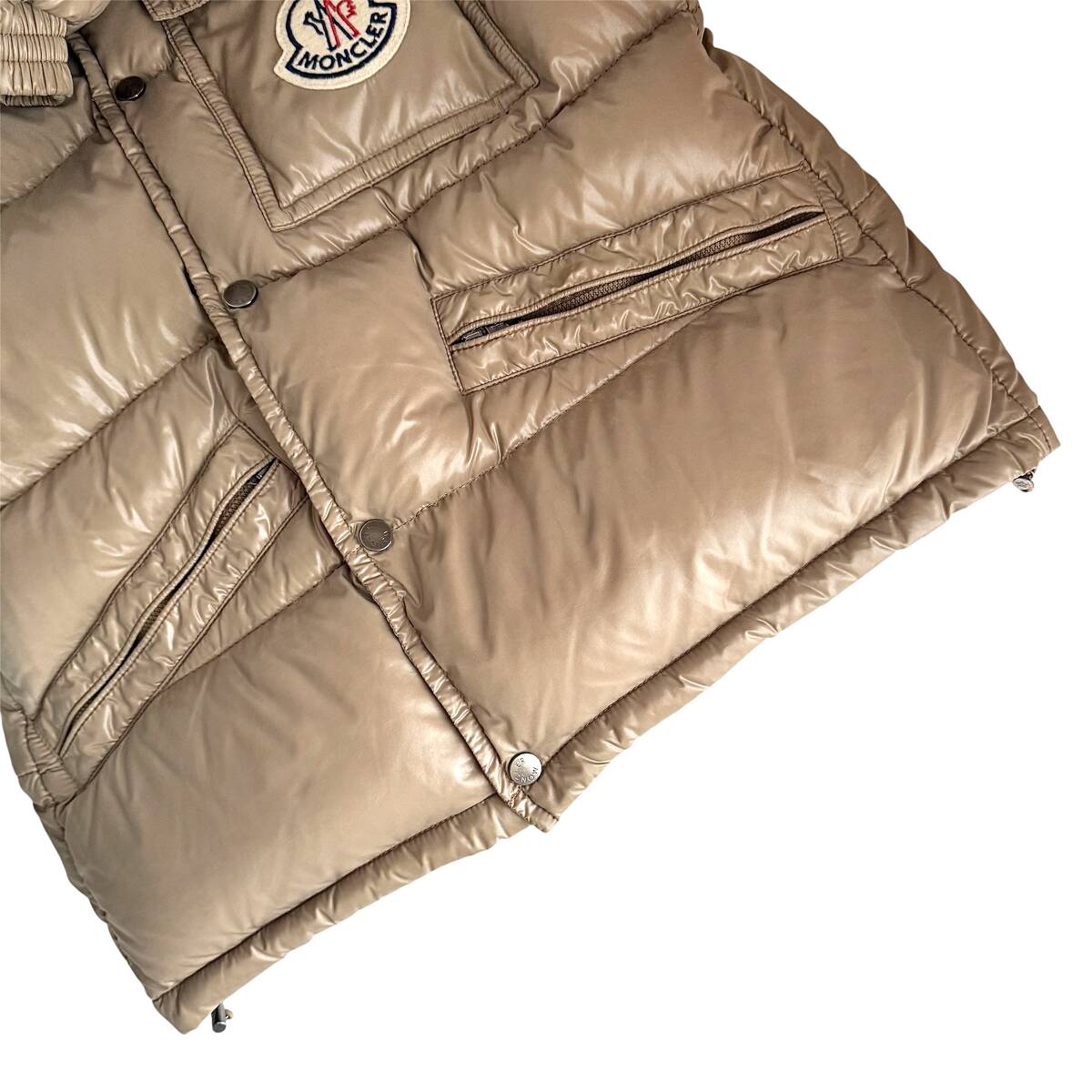 真冬の王者 大きいサイズ MONCLER モンクレール ダウンジャケット ダウン デカワッペン ワッペン ロゴ フード付 取外可 3 XL ベージュ_画像5