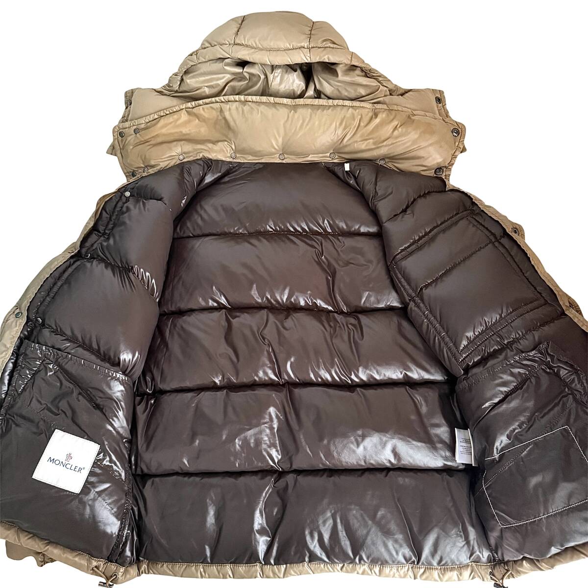 真冬の王者 大きいサイズ MONCLER モンクレール ダウンジャケット ダウン デカワッペン ワッペン ロゴ フード付 取外可 3 XL ベージュ_画像7
