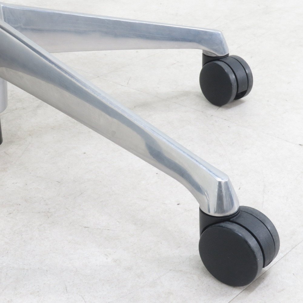 【在庫多数】 okamura オカムラ シルフィー 肘付オフィスチェア C686BW FMP7 ベージュ 事務椅子 肘付き メッシュ AG18687 中古オフィス家具_画像8