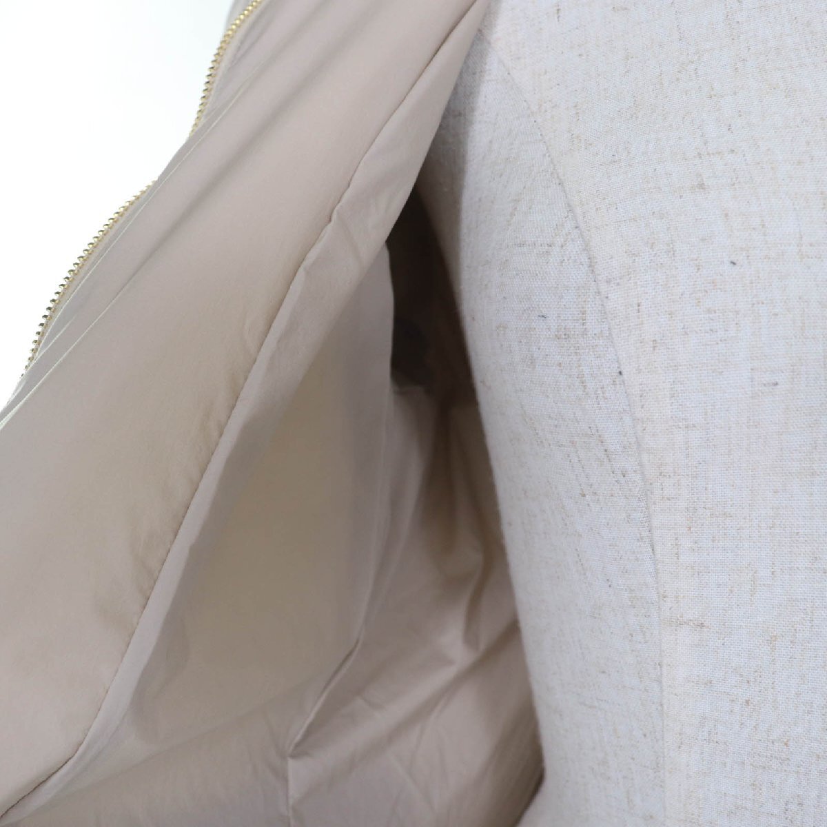 極美品☆TATRAS タトラス LTAT24S4885 NOKO ZIP UP ノーカラー ライト ダウンジャケット ベージュ 03 正規品 レディース_画像5