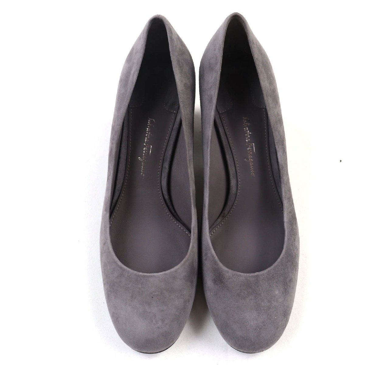 極美品◇Salvatore Ferragamo サルヴァトーレフェラガモ 07366 ラウンドトゥ フラワーヒール スウェードレザー パンプス グレー 7 伊製_画像5