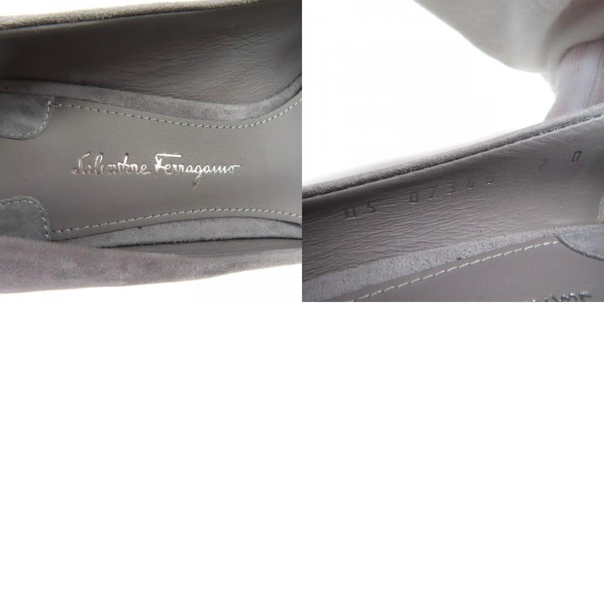 極美品◇Salvatore Ferragamo サルヴァトーレフェラガモ 07366 ラウンドトゥ フラワーヒール スウェードレザー パンプス グレー 7 伊製_画像10