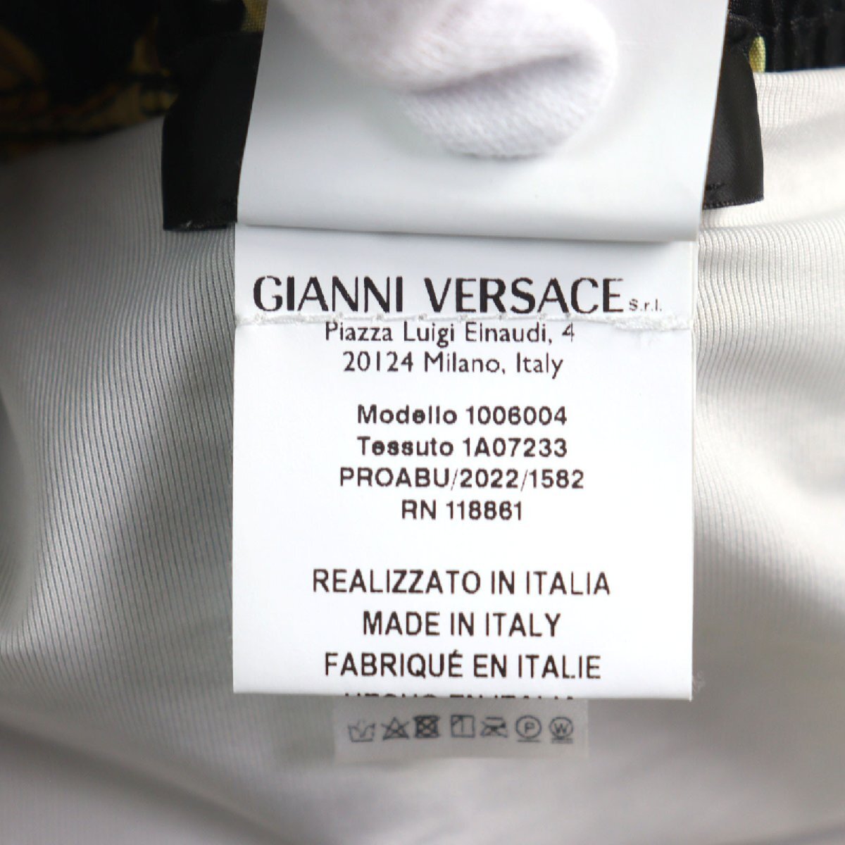 美品○VERSACE ヴェルサーチ 1006004 メデューサプリント スイムショーツ ショートパンツ ブラック イエロー ホワイト 46 正規品 メンズ_画像9