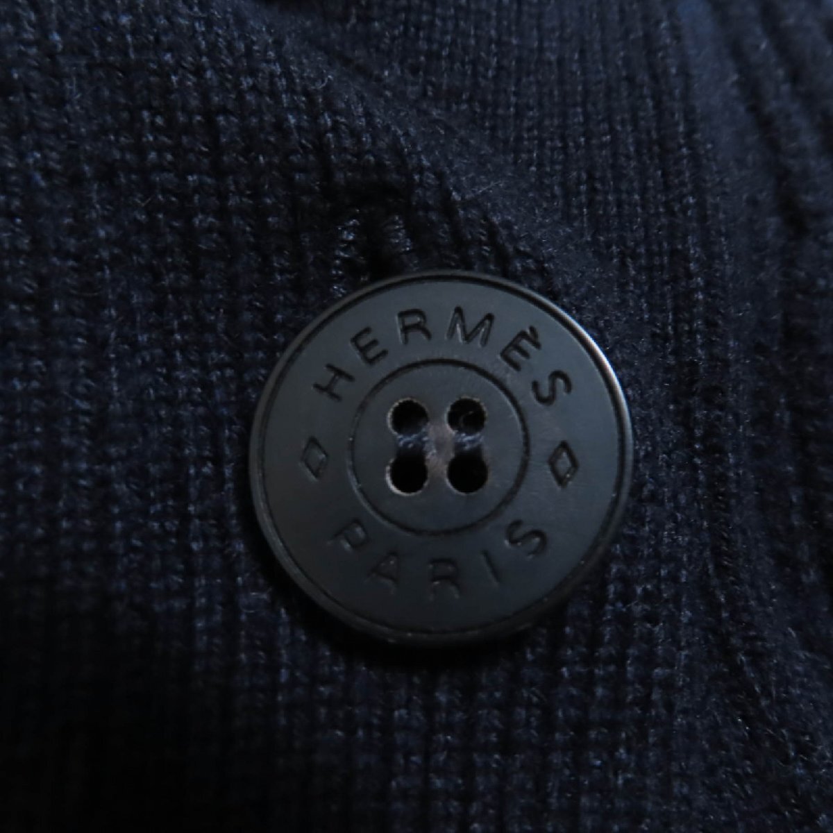 未使用品☆HERMES エルメス 2702D1 24AWカシミヤ100% セリエボタン 長袖ニット カーディガン ネイビー 38 イギリス製 正規品 レディース_画像5