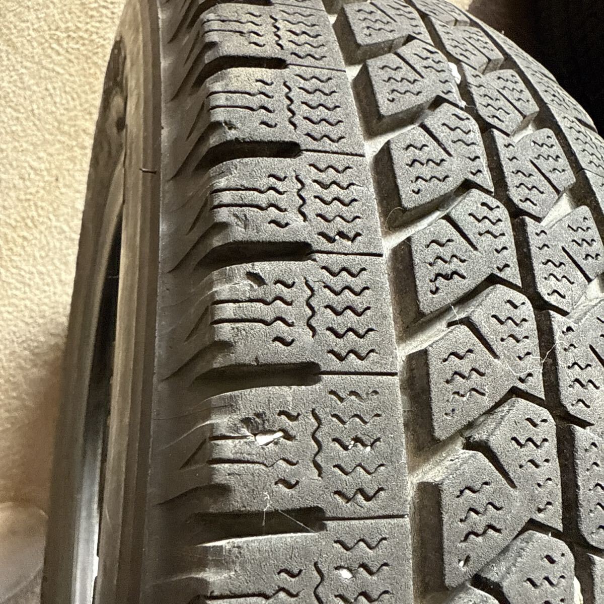 175/75R15 103/101L LT BRIDGESTONE BLIZZAK W979 ブリヂストン　中古 スタッドレスタイヤ　１本のみ　2021年製　送料無料　_画像6