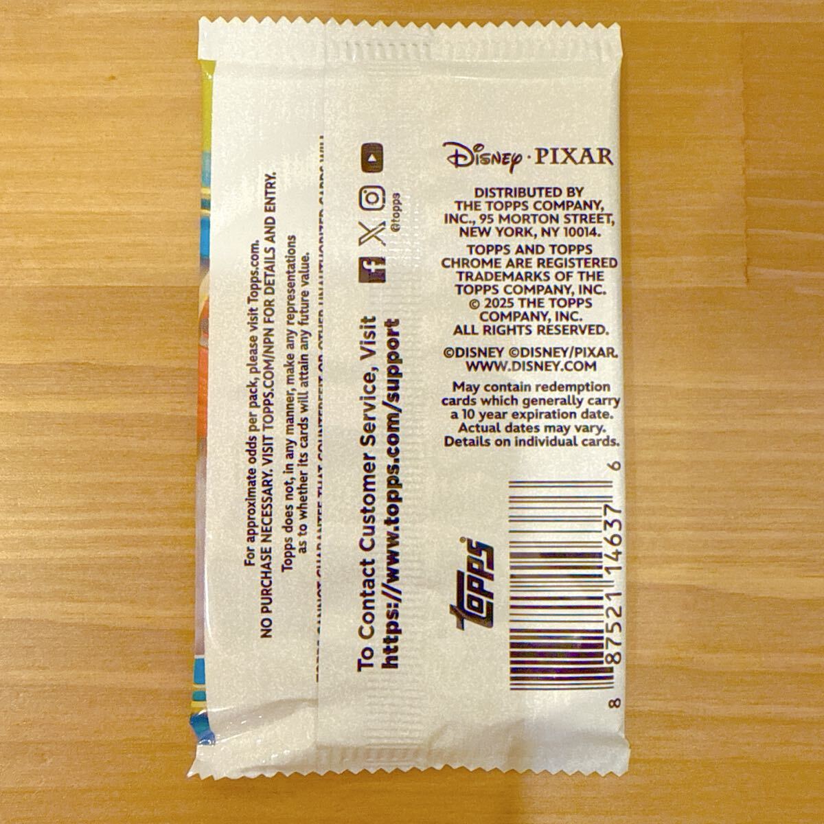 入手困難！未開封1パック【topps Chrome Disney MEGA BOX】カード4枚入り　 ディズニー　トップス　クローム_画像2