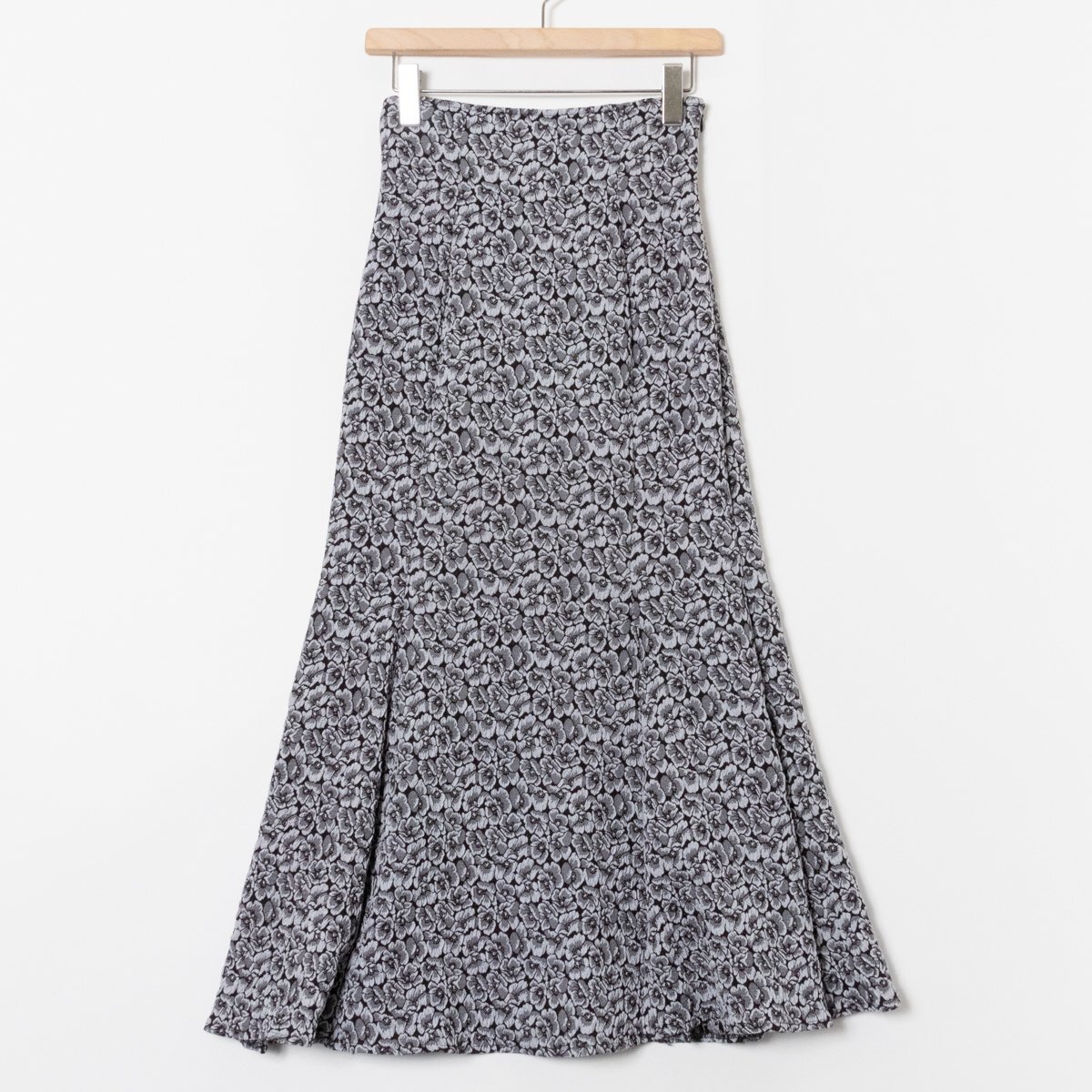 archives アルシーヴ 花柄スカート 05-0491 ポリエステル100% 綺麗め エレガント ブラック ウエスト後ろゴム スリット 裏地付 レディース_画像1