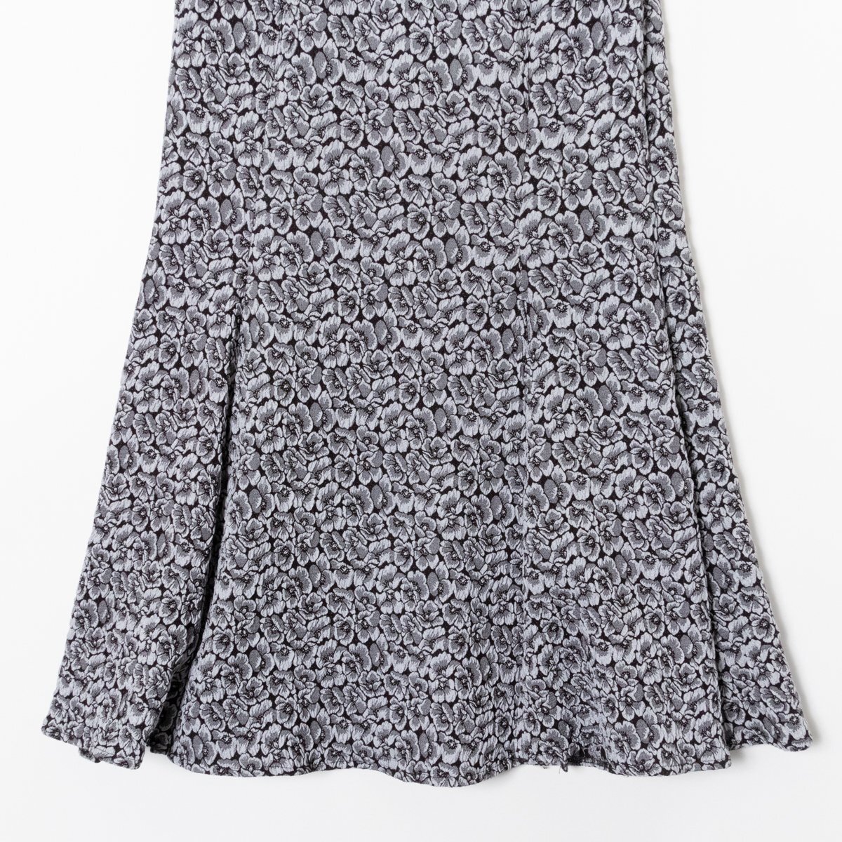archives アルシーヴ 花柄スカート 05-0491 ポリエステル100% 綺麗め エレガント ブラック ウエスト後ろゴム スリット 裏地付 レディース_画像3