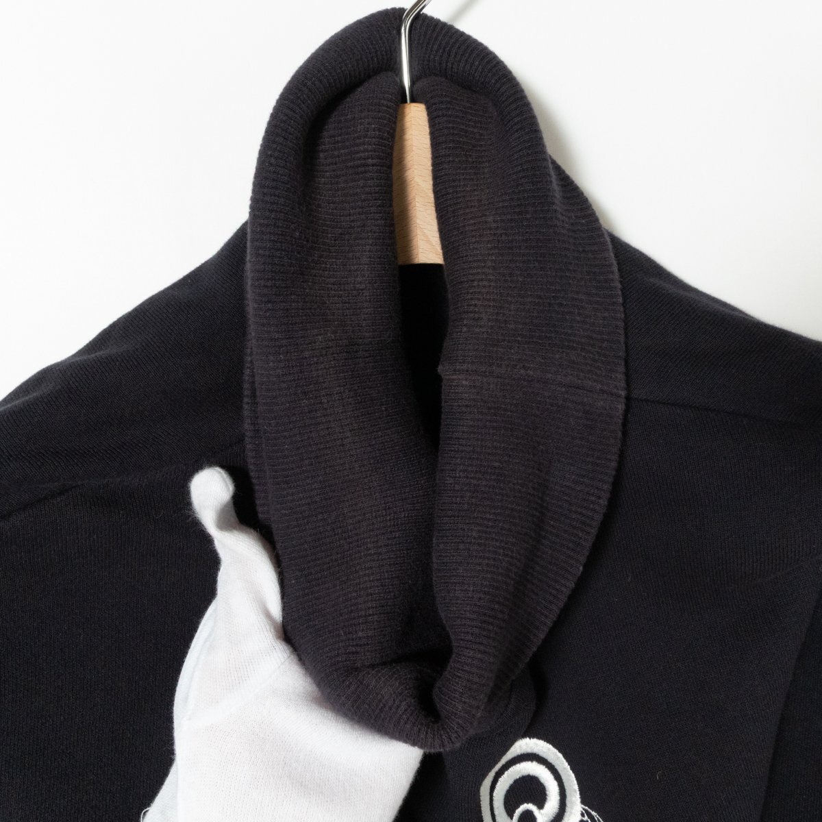 Verybrain ベリーブレイン オフタートルマリン柄プルオーバー トレーナー ショート丈 ダークネイビー 紺 Mサイズ コットン 綿 裏起毛 刺繍_画像6