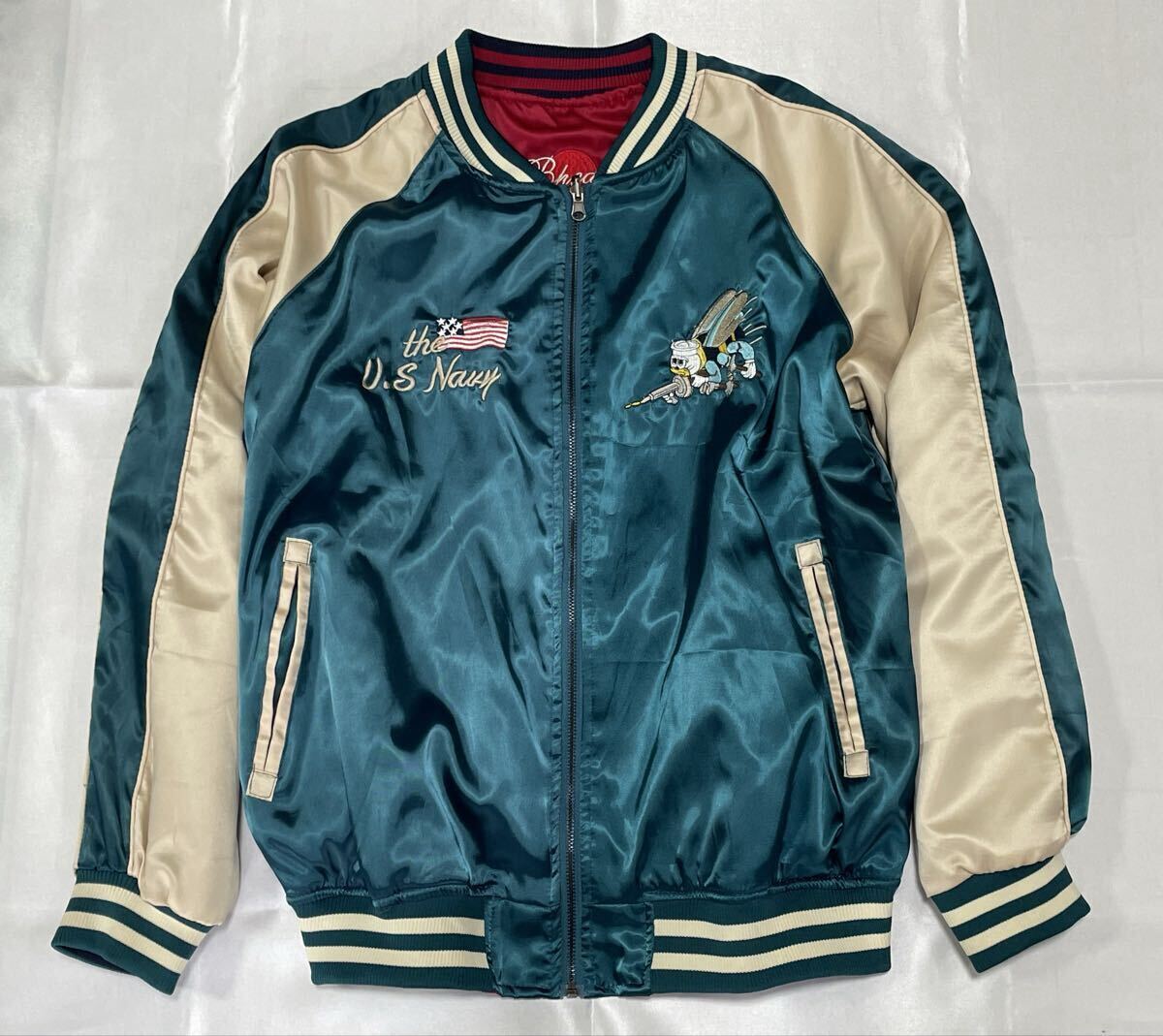 リバーシブルスカジャン・両方全面豪華刺繍・緑×ベージュと赤×黒 SEABEES US.NAVY&日本スタイル Lサイズ相当サテンスーベニアジャケット_画像3