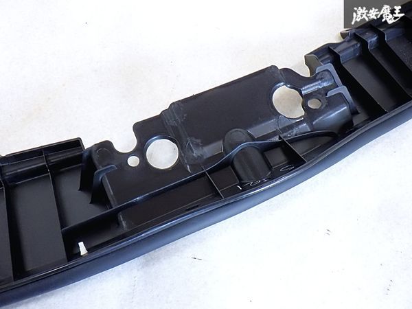 ★美品!!★ トヨタ 純正 200系 ハイエース ノーマル ボンネット アンダー カバー パネル 53039-26040 即納 棚T_画像6