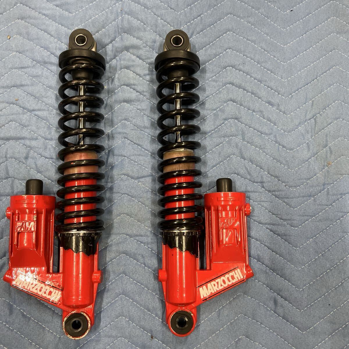 1円スタート 当時物 超希少 大人気 美品 マルゾッキ タンク有 リアショック サスペンション 345mm 横文字 GT380 GS400 Z400FX GSX400E _画像3