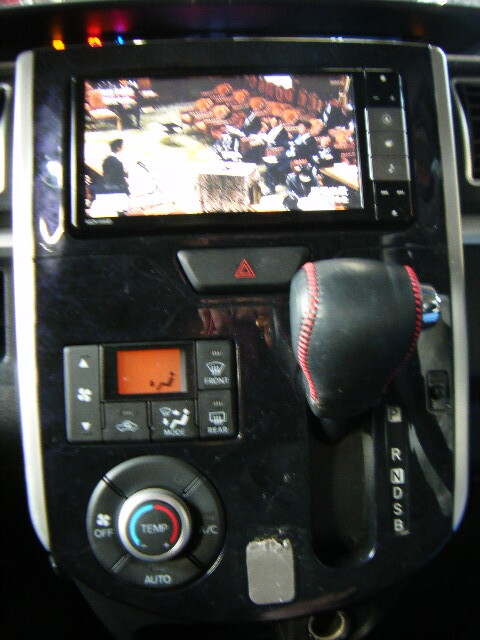 平成30年 タント カスタム DBA-LA600S 純正 ブラックレザー調 シフトノブ 赤ステッチ_画像4