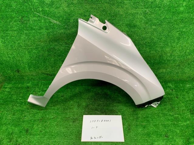 ニッサン ノート 6AA-E13 右フロントフェンダー K23 X 500788_画像1