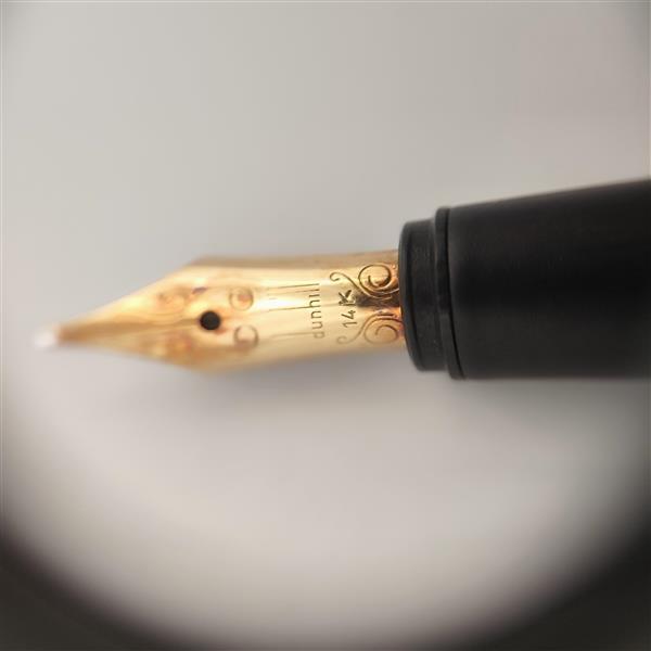 【1円スタート！】Dunhill ダンヒル 万年筆 ペン先14K ケース付き 筆記未確認 中古品 2338_画像4